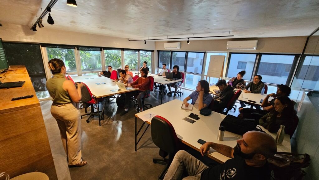 Workshop presencial — sala interativa