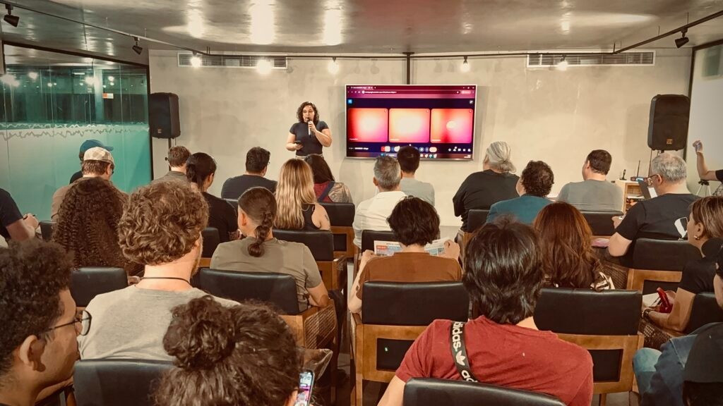 Palestra com público engajado